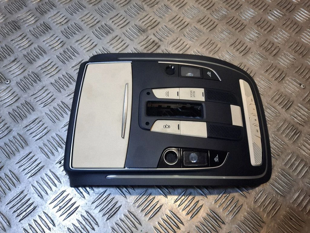 Esiistmete valgustustuli – Audi A8 S8 D4 4H (2010-2016)