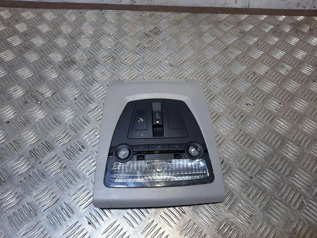 Lampka przednich siedzeń 1207010255