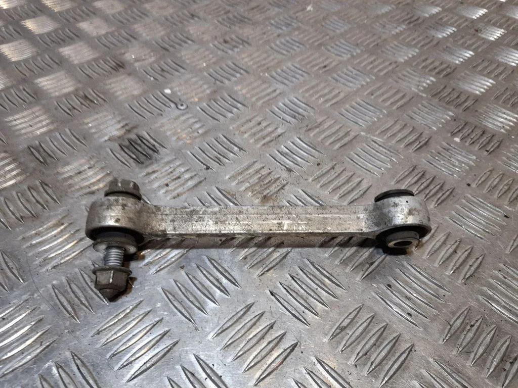 Priekšējā stabilizatora atsaite – Audi A4 Allroad B8 (2008-2016)