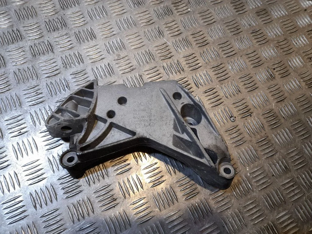 Engine mounting bracket – Audi RS Q3 (2013-2018)