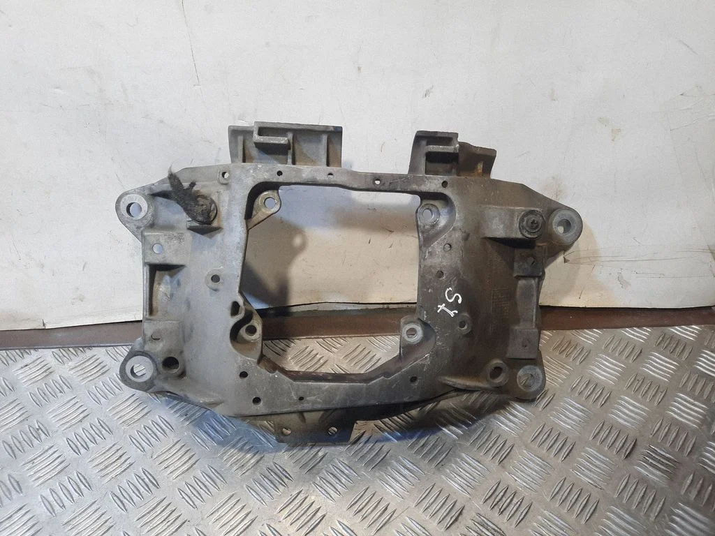 Ātrumkārbas stiprinājuma kronšteins 4G0399263