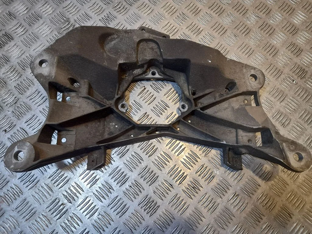 Ātrumkārbas stiprinājuma kronšteins 8K0399263