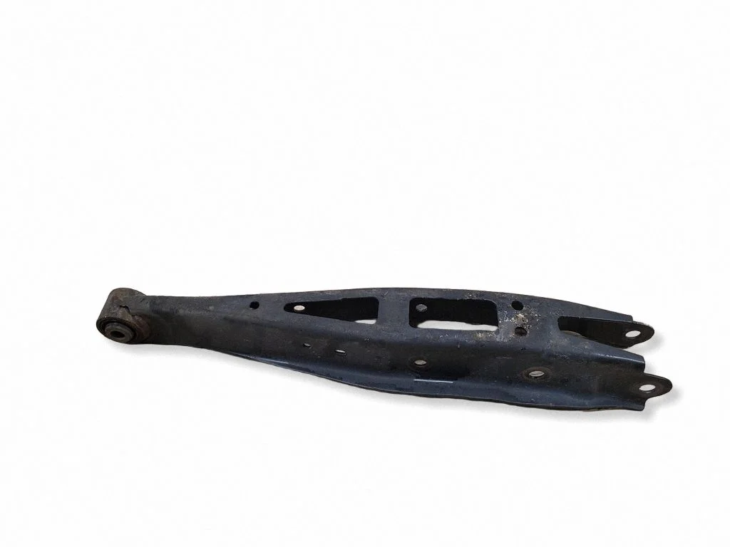 Tagumine ülemine õõtshoob – Subaru WRX STI (2007-)