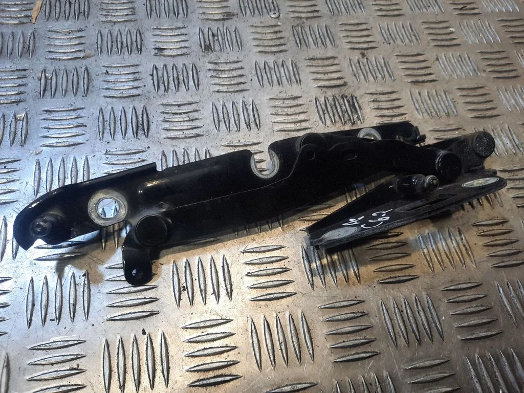 Engine bonnet/hood hinges – Audi A6 Allroad C6 (2006-2011)