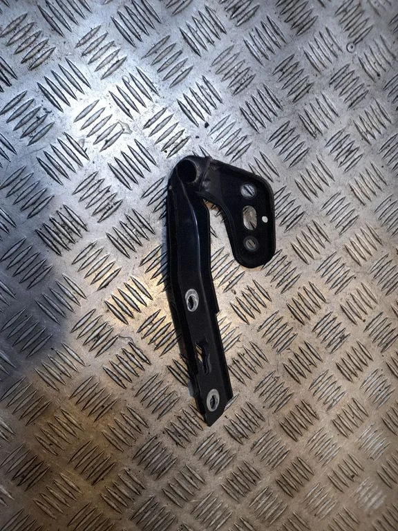 Engine bonnet/hood hinges – Audi A6 Allroad C6 (2006-2011)