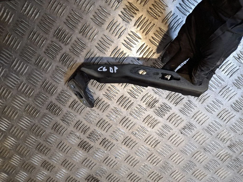 Engine bonnet/hood hinges – Audi A6 Allroad C6 (2006-2011)