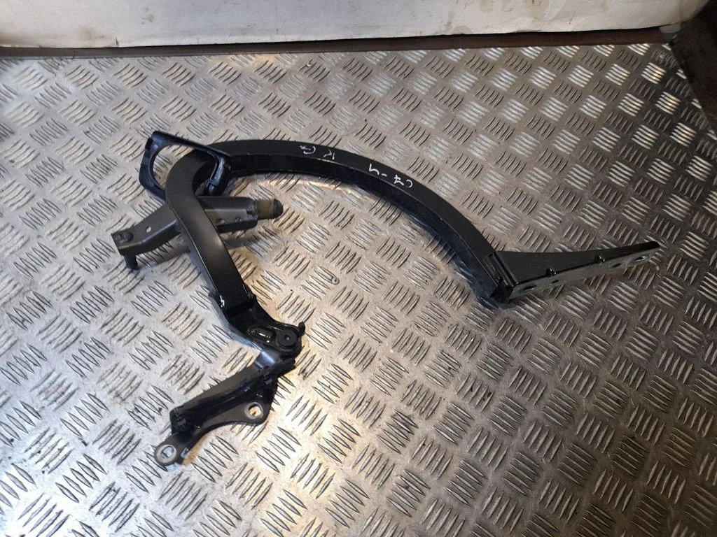 Tailgate/trunk/boot hinge – Audi A6 S6 C7 4G (2011-2018)