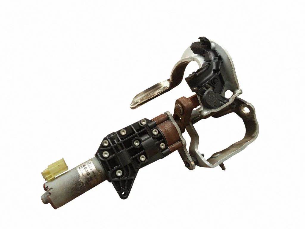 Aizmugurējā vāka piesaistes motors 4M0827852A