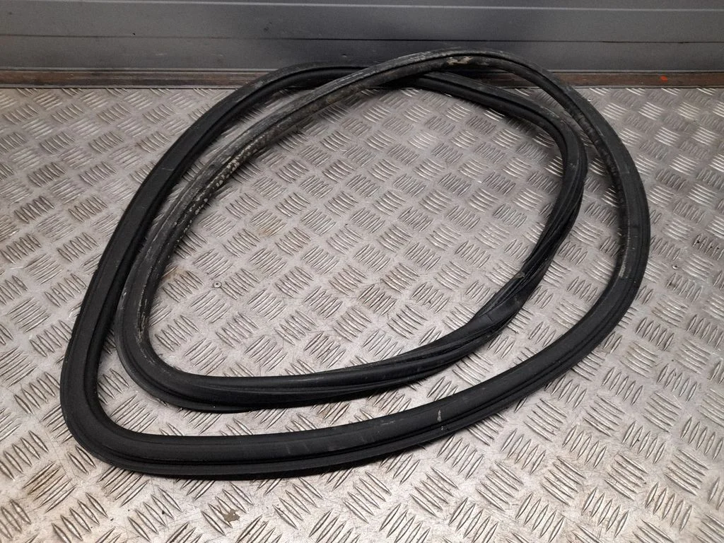 Front door rubber seal – Audi Q5 SQ5 FY (2017-2025)