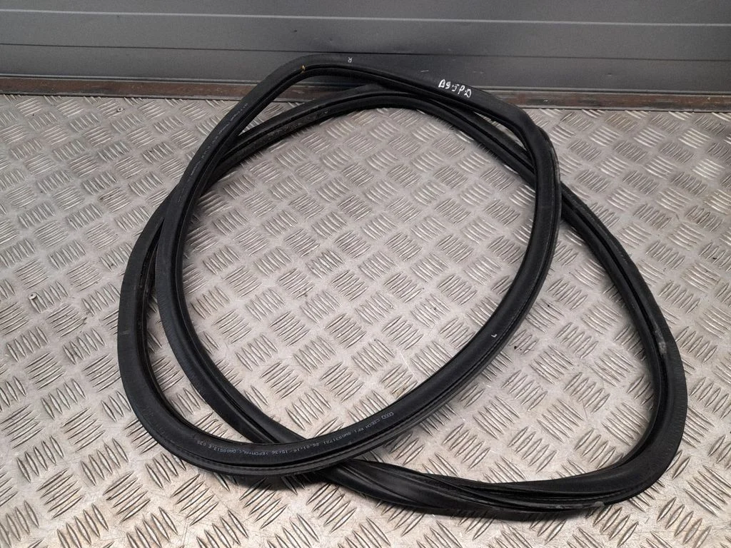 Esiukse tihend (kere pool) 8W0831721