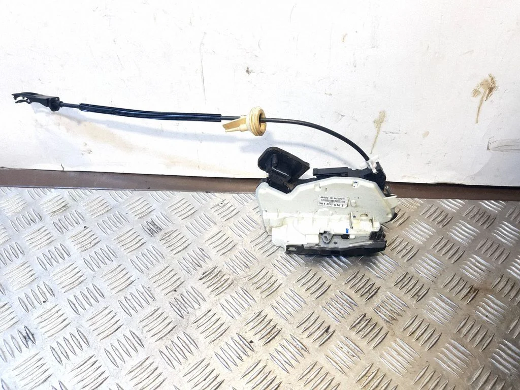 Front door lock – Volkswagen Jetta VI (2011-2018)