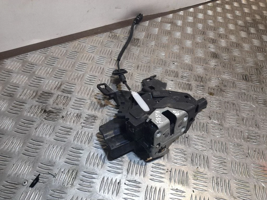 Priekšējo durvju slēdzene AE8A5421812BH