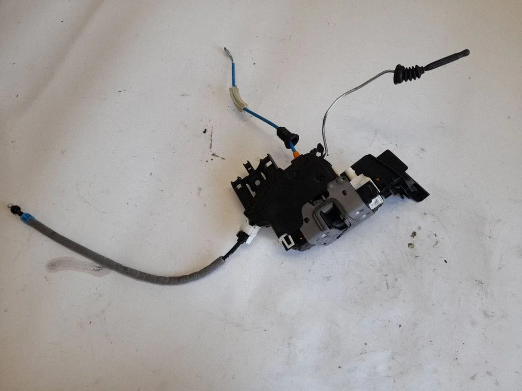 Front door lock – Mercedes-Benz CLA-Class C117 X117 W117 (2013-2019)