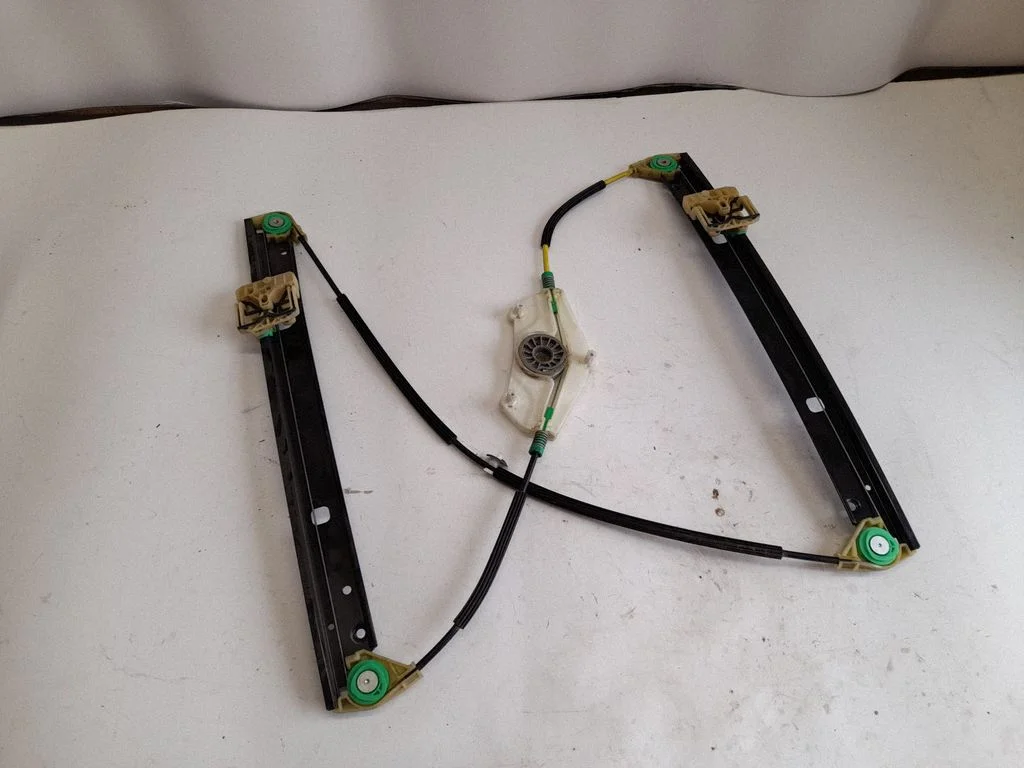Rear window lifting mechanism without motor – Audi A8 S8 D4 4H (2010-2016)