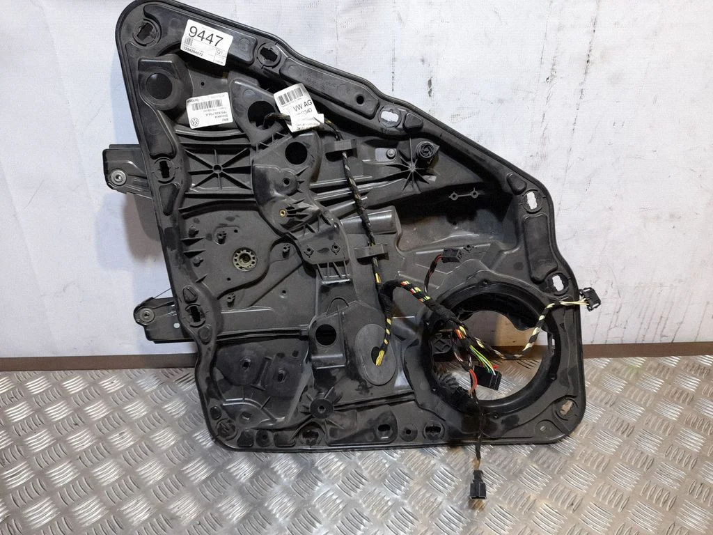 Rear window lifting mechanism without motor – Volkswagen Touareg II (2010-2018)