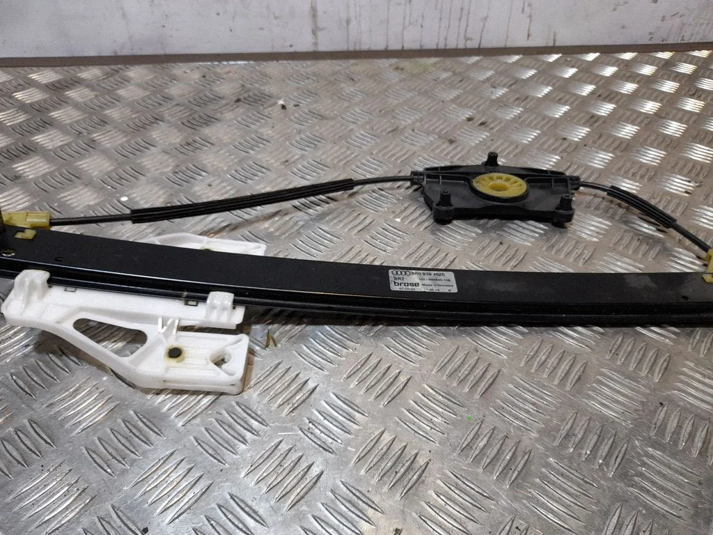 Aizmugurējā el. loga pacēlāja mehānisms bez motoriņa 8R0839462E