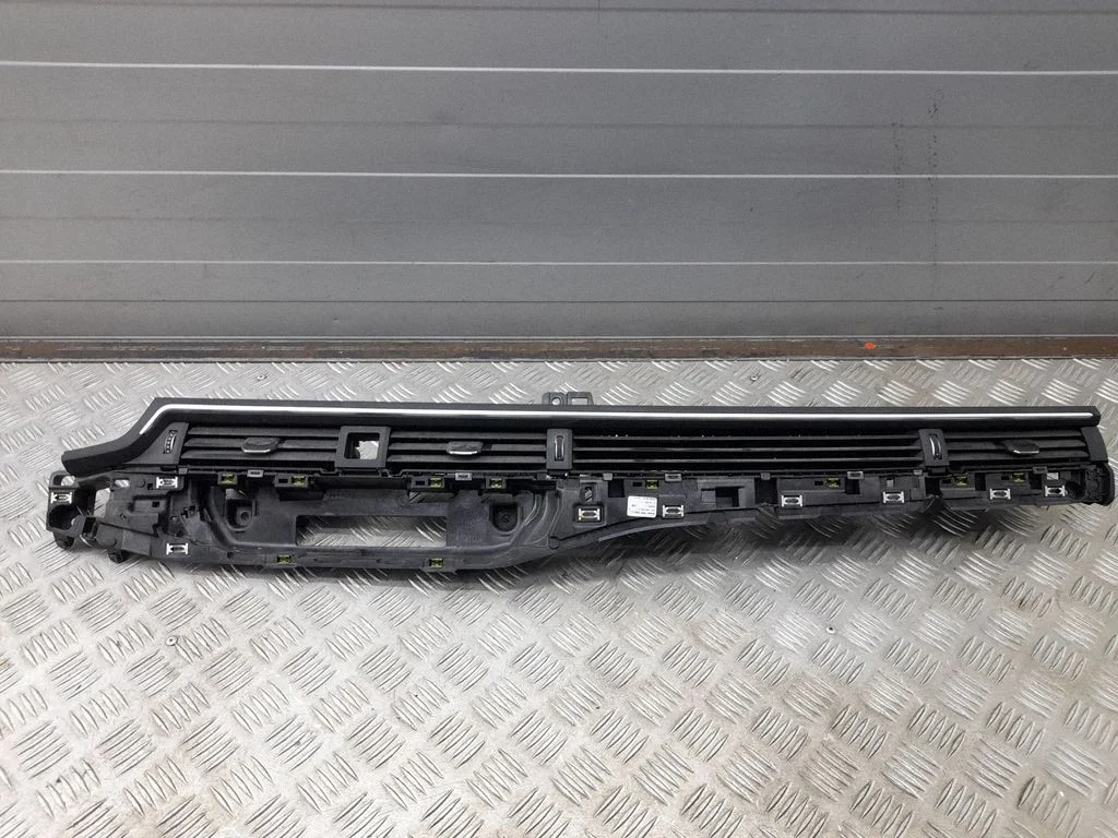 Centrālās gaisa restītes 8W1820902E