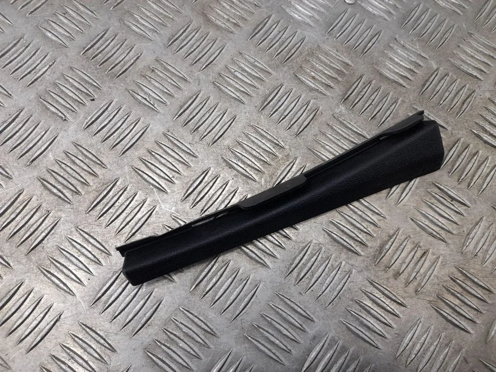 Paneļa apdares panelis (sānu) 8W0868203