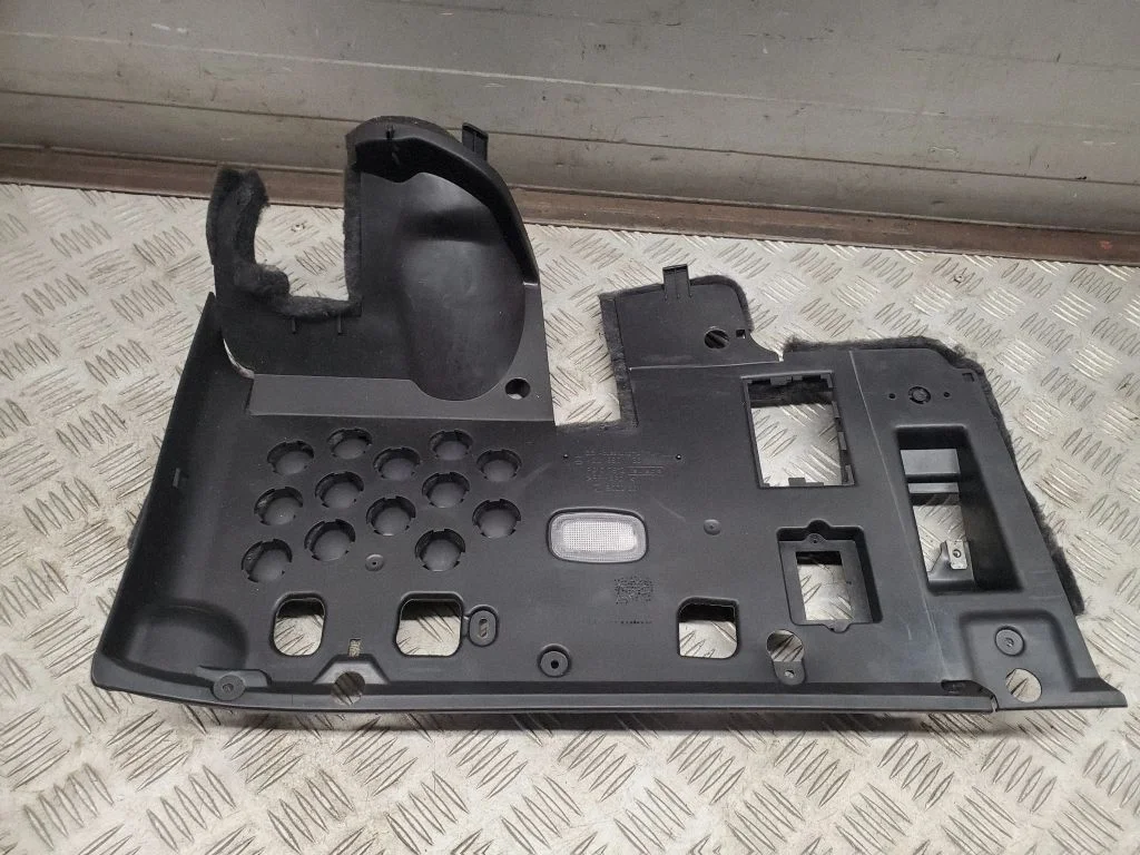 Paneļa apdares panelis (apakšējais) A2216801139