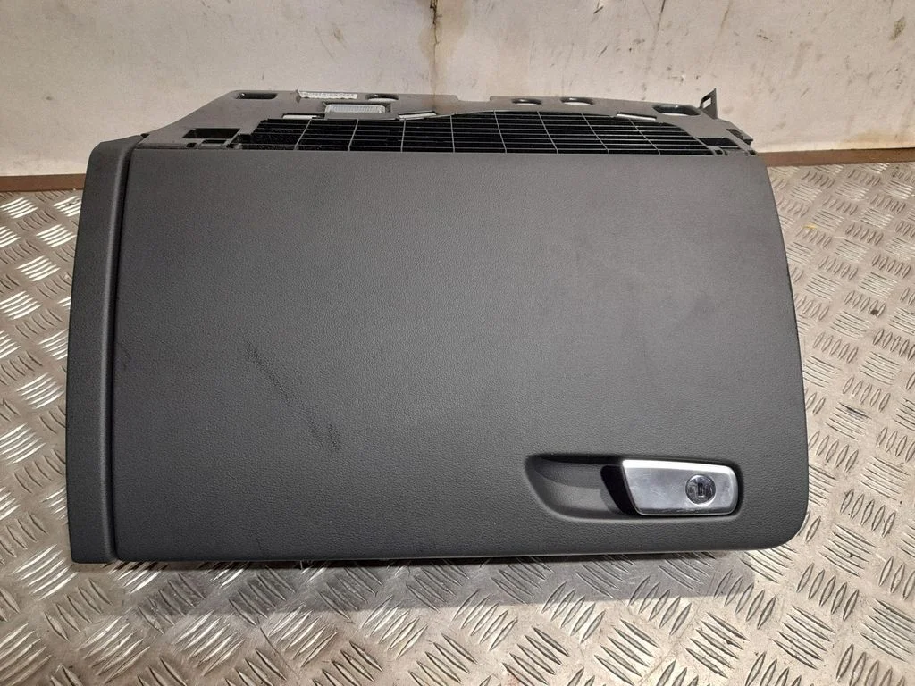 Kindalaeka komplekt 8R0971679C