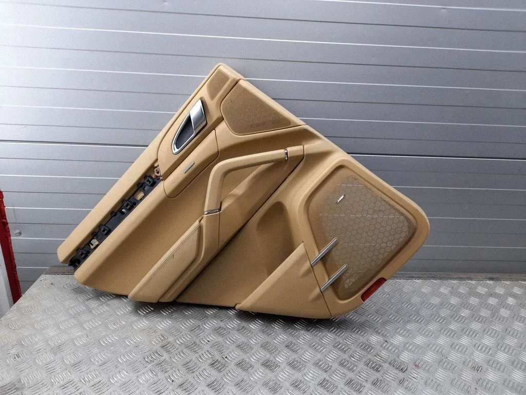Eesmiste uste sisevooder 7P5867011