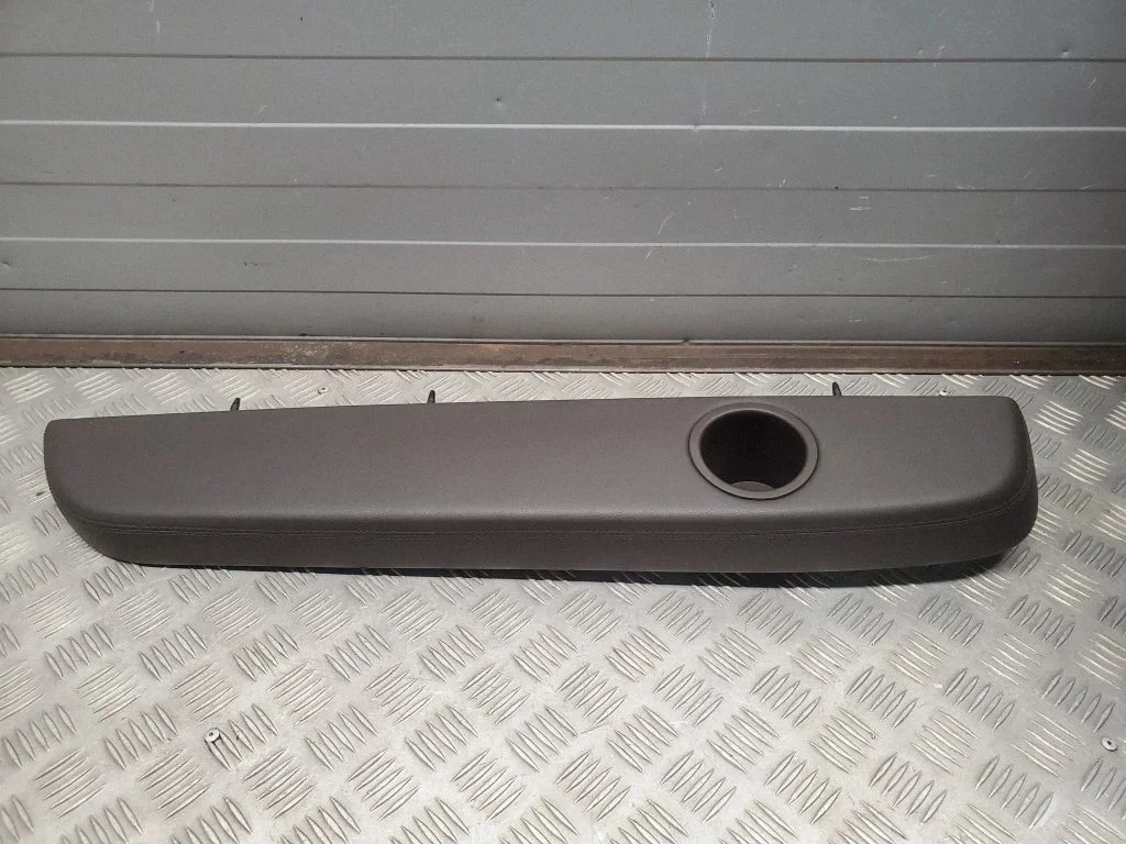 Cita aizmugurējo durvju apdares detaļa 007738183