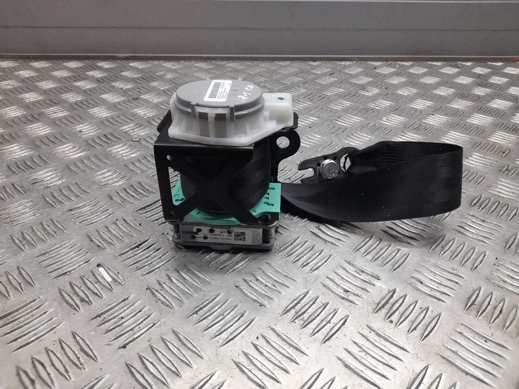 Rear seatbelt – Audi A8 S8 D4 4H (2010-2016)
