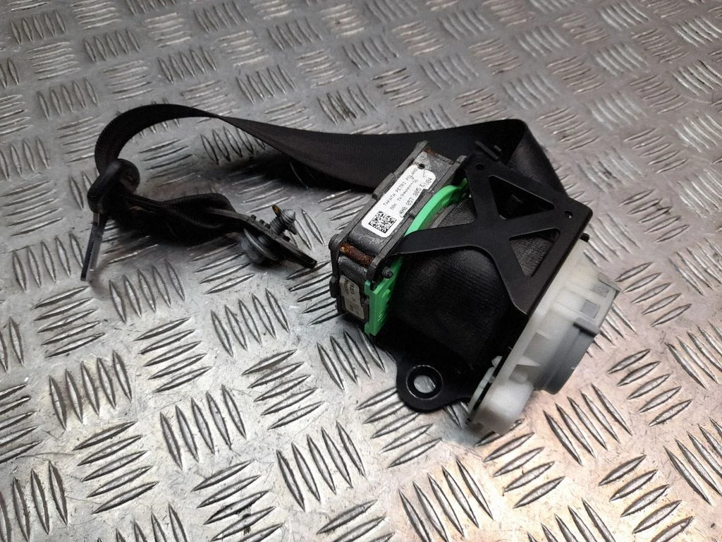 Rear seatbelt – Audi A8 S8 D4 4H (2010-2016)