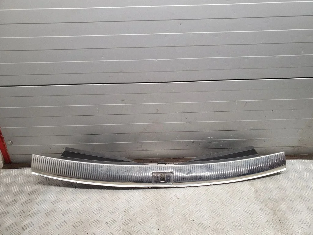 Bagāžnieka sliekšņa apdare 4L0864483E