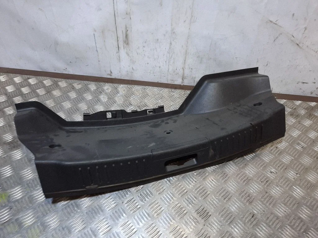 Bagāžnieka sliekšņa apdare AE835440352A