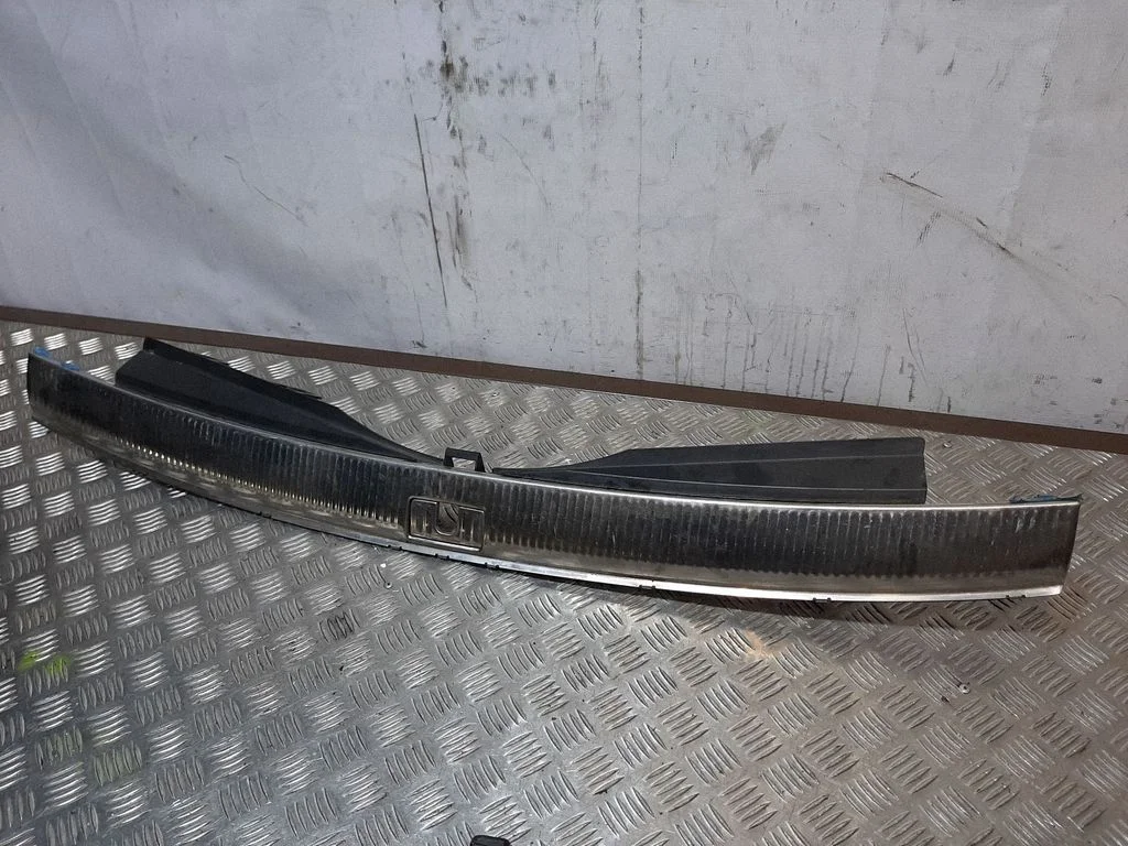Bagāžnieka sliekšņa apdare 4L0864483