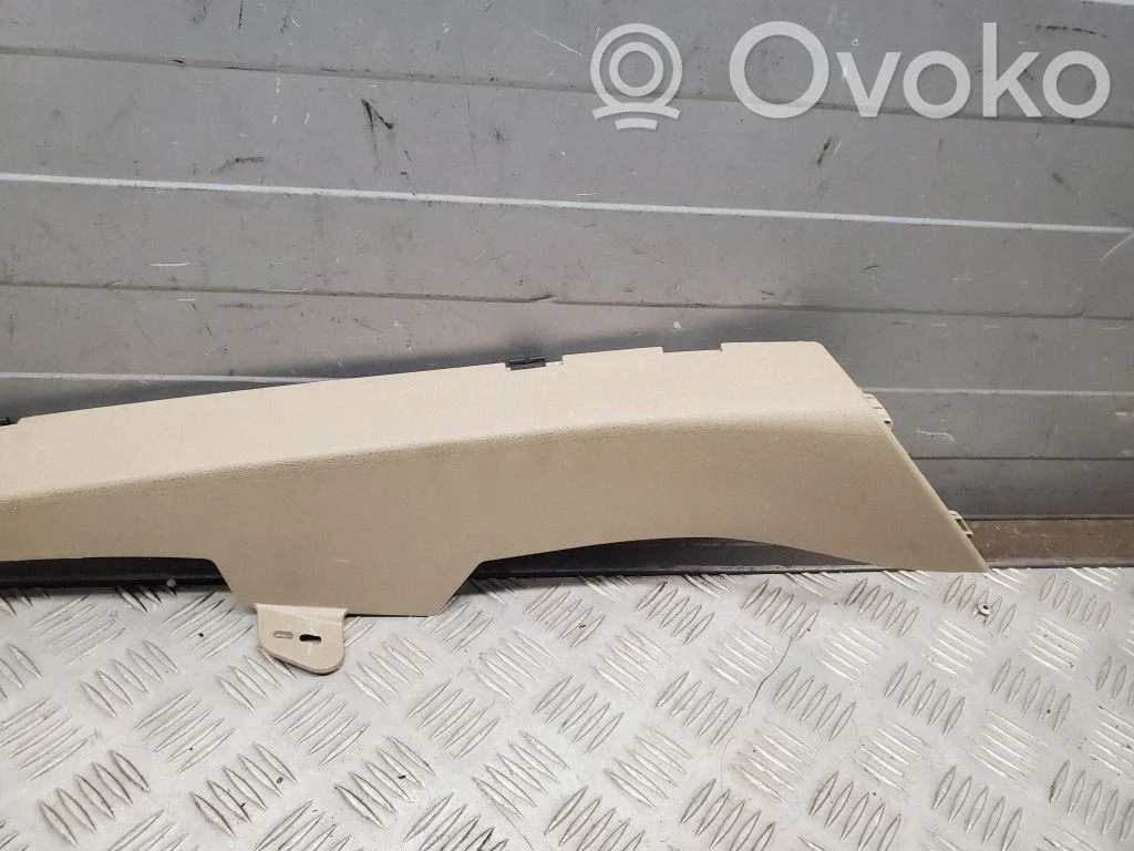 Sānu apdare pie aizmugurējā sēdekļa (apakšā) A2046905826