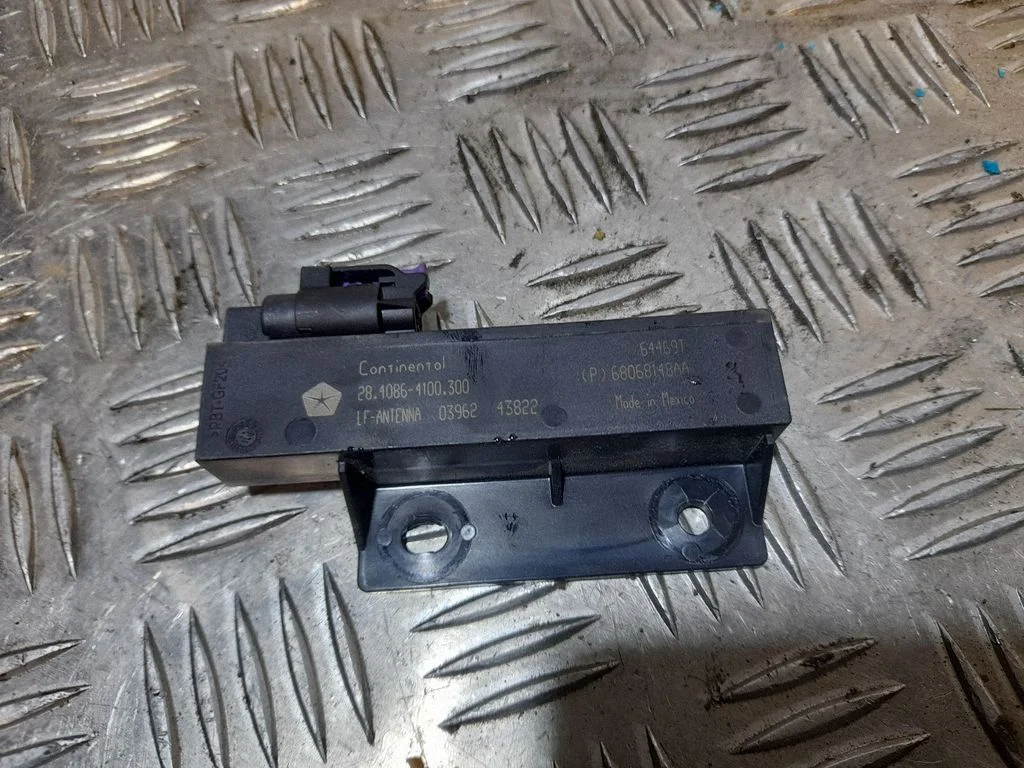 Antenas pastiprinātājs – Chrysler Pacifica (2017-)