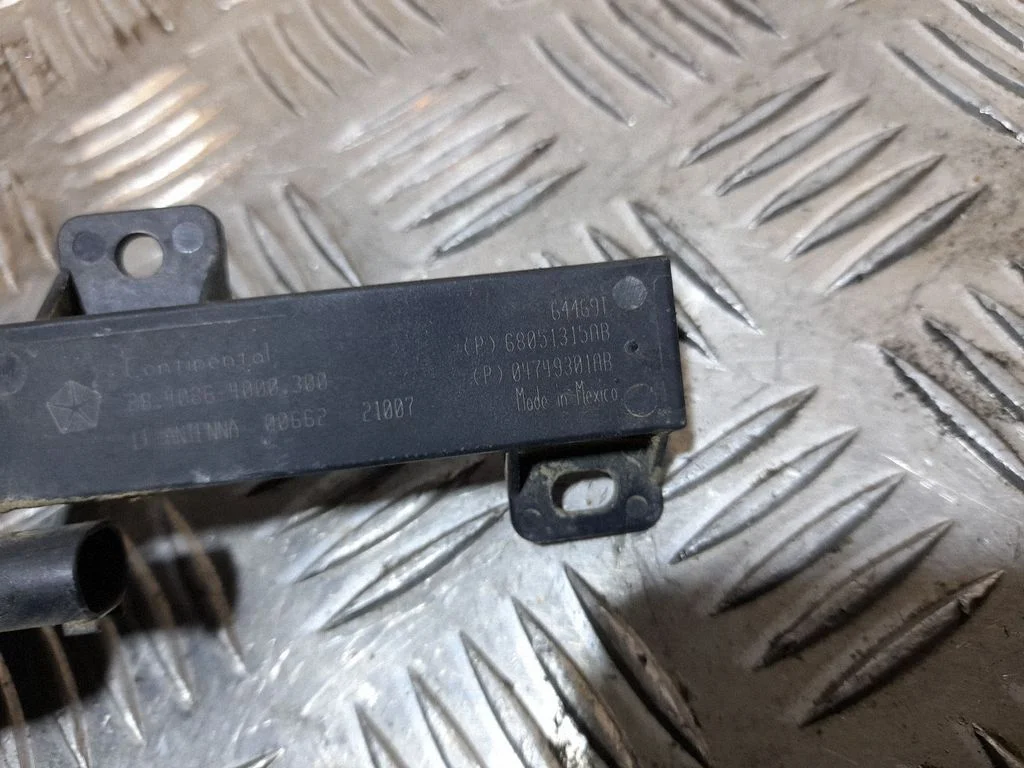 Antenas pastiprinātājs 68051315AB
