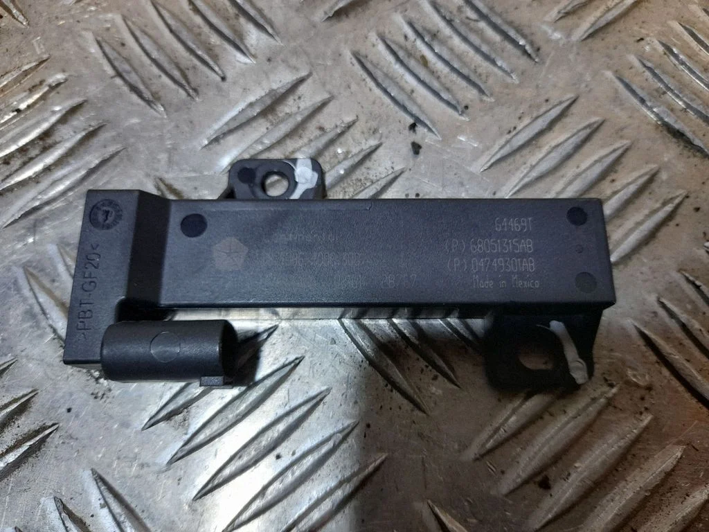 Antenas pastiprinātājs 68051315AB