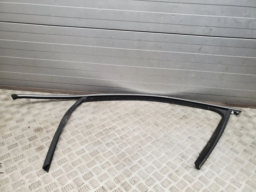 Rubber seal front door (on door) – Porsche Cayenne (92A) (2010-2017)