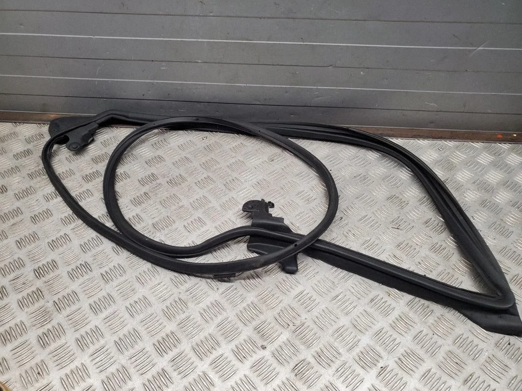 Priekšējā blīvgumija (uz durvīm) 600AZ03