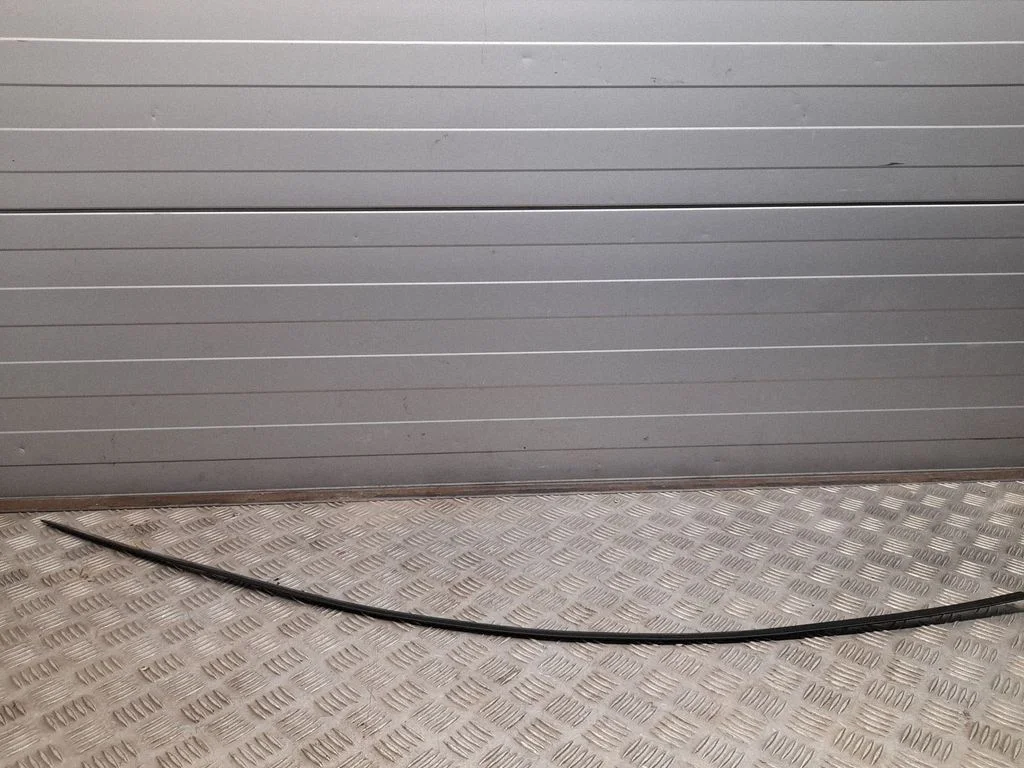 Listwa szyby drzwi przednich 4G0853816
