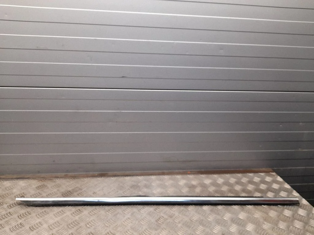 Priekšējo durvju stikla apdare 4H0863284C
