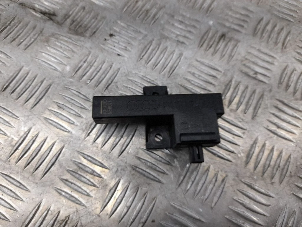 Moduł systemu bezkluczykowego KESSY (keyless) – Audi Q5 SQ5 8R (2008-2017)