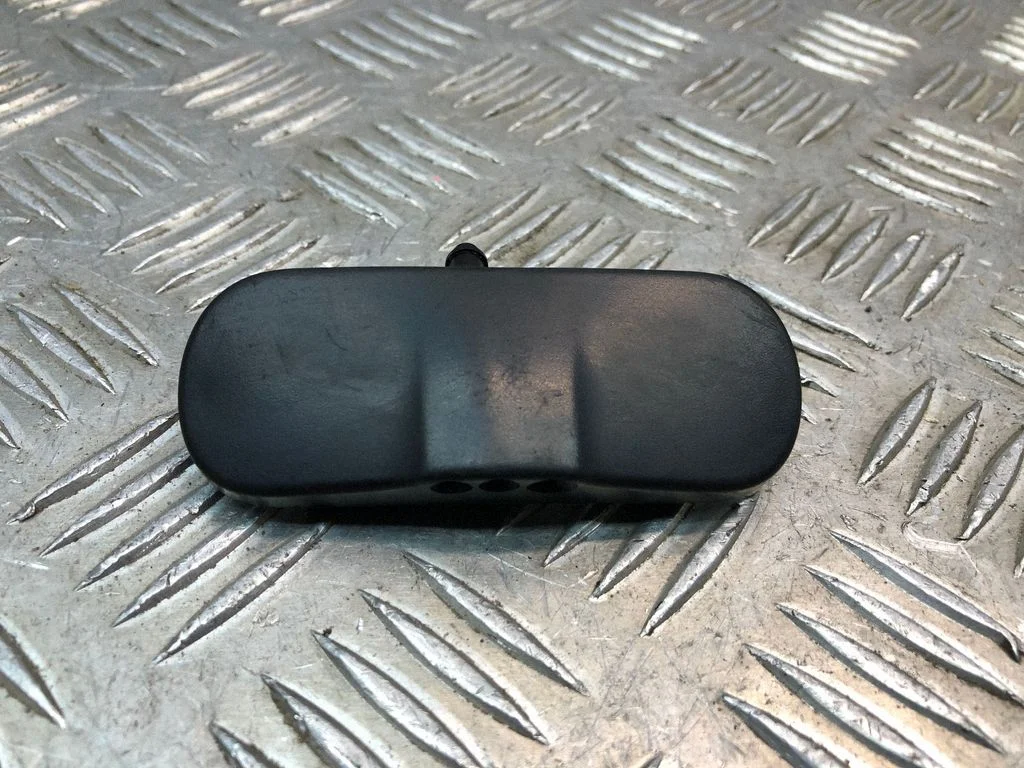 Esiklaasi pesuvedeliku pihusti(d) 8T0955987B