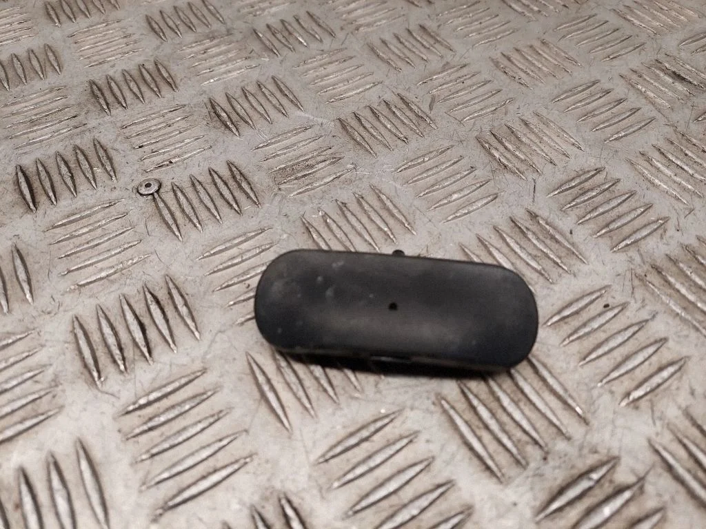 Esiklaasi pesuvedeliku pihusti(d) 8W7955987A
