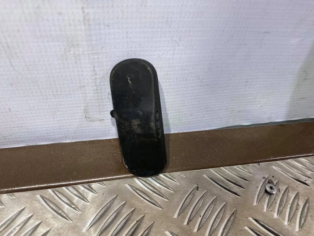 Priekšējā stikla logu šķidruma sprausla(-s) 4L0955987