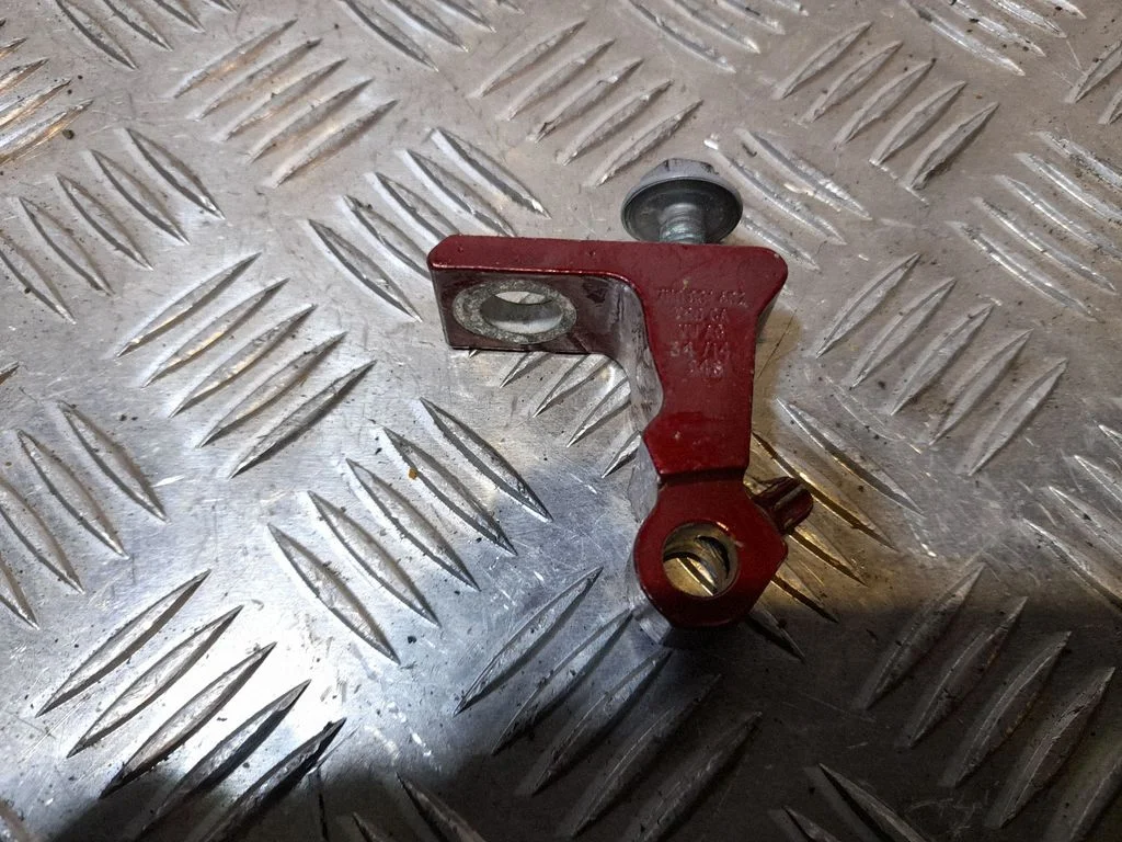 Tagaukse ülemine hing 7N0831402