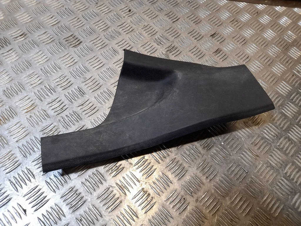 Sānu apdare pie aizmugurējā sēdekļa (apakšā) DS73F13245ADW