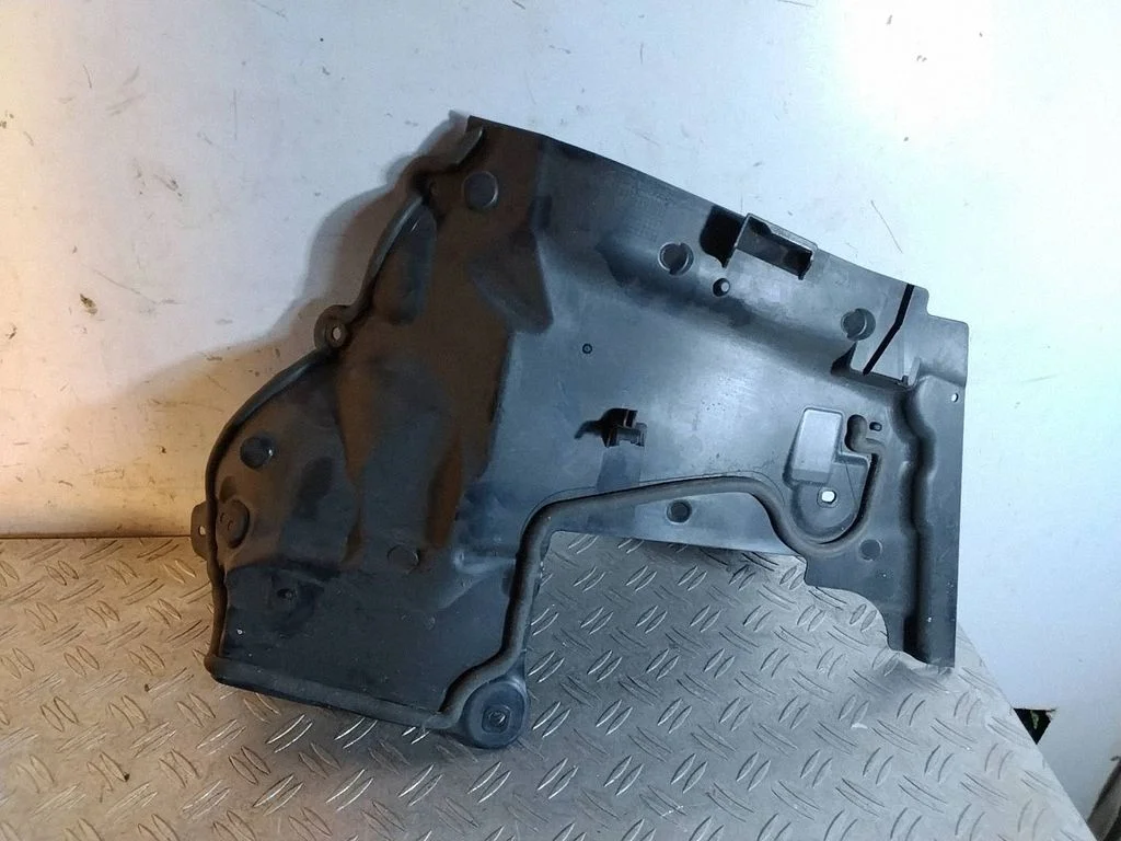 Other engine bay part – Mercedes-Benz C-Class W205 (2014-2021)