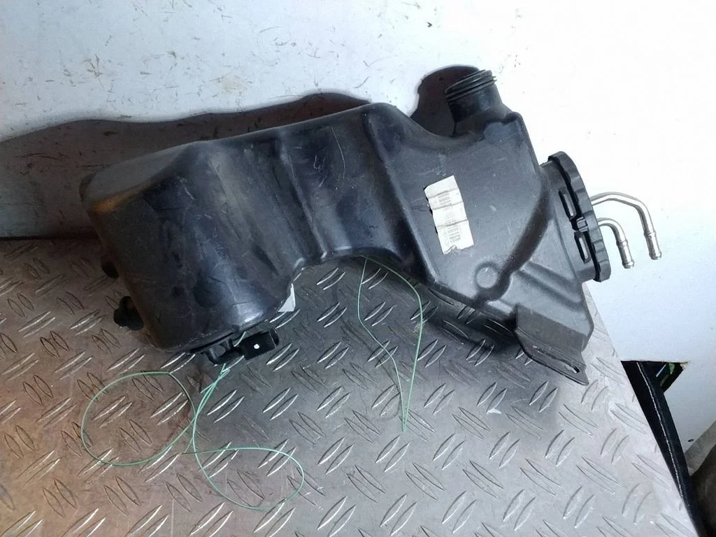 Windshield washer fluid reservoir/tank – Mercedes-Benz C-Class W205 (2014-2021)