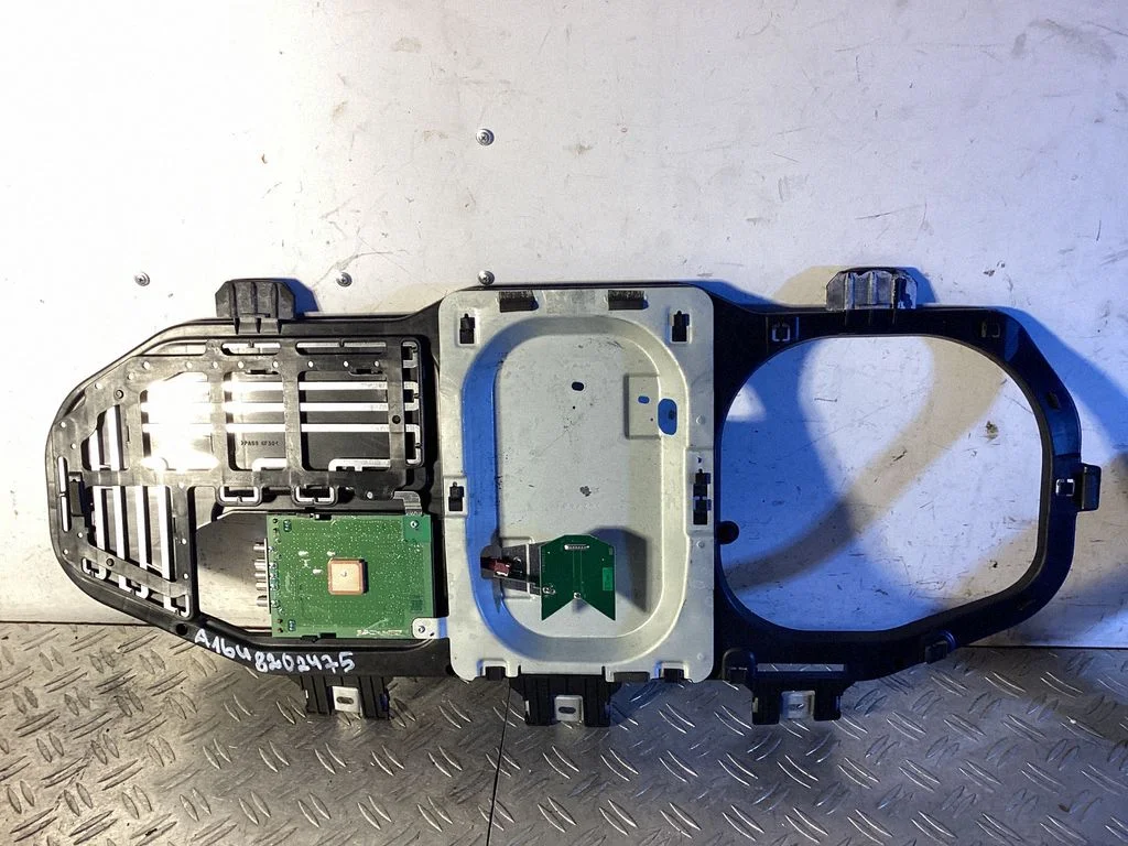 Aerial antenna amplifier – Mercedes-Benz GL-Class X164 (2006-2012)
