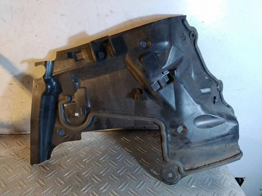 Other engine bay part – Mercedes-Benz C-Class W205 (2014-2021)