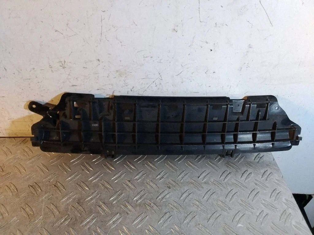 Rear bumper mounting bracket – Mercedes-Benz C-Class W205 (2014-2021)